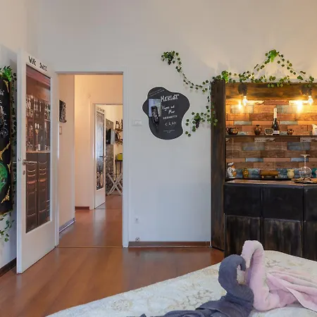 Lodge&art بيت شباب ترييستي